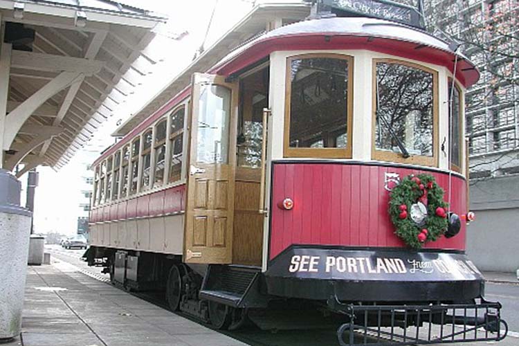 Vintage Trolley grand opening in downtown Portland